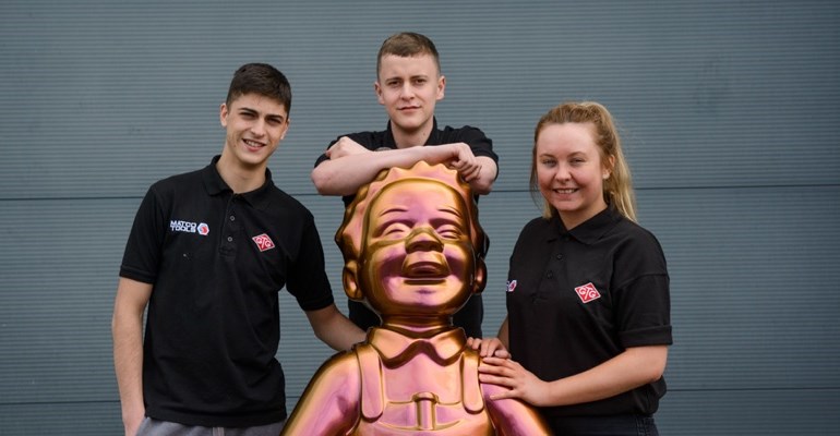 Apprentices next to chrome Oor Willie statue